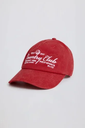Șapcă de baseball în roșu închis