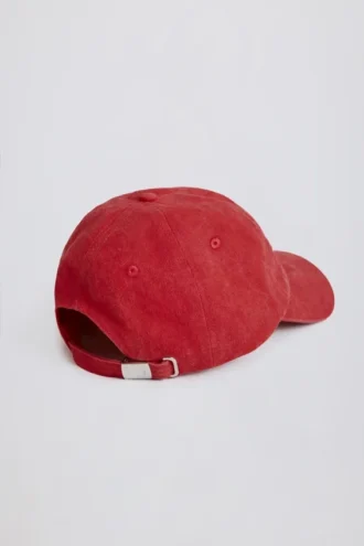 Șapcă de baseball în roșu închis