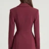 Blazer structurat cu două rânduri de nasturi Marika, în culoarea burgund Blazer structurat cu două rânduri de nasturi Marika, în culoarea burgund