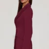 Blazer structurat cu două rânduri de nasturi Marika, în culoarea burgund Blazer structurat cu două rânduri de nasturi Marika, în culoarea burgund
