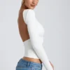 Bluză albă cu guler înalt, mâneci lungi și spate decupat, din modal, model Elli Bluză albă cu guler înalt, mâneci lungi și spate decupat, din modal, model Elli