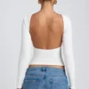 Bluză albă cu guler înalt, mâneci lungi și spate decupat, din modal, model Elli Bluză albă cu guler înalt, mâneci lungi și spate decupat, din modal, model Elli