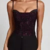 Bluză Armelia cu guler tip cowl și decupaje, decorată, în model de șarpe violet Bluză Armelia cu guler tip cowl și decupaje, decorată, în model de șarpe violet