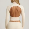 Bluză Auri din modal, cu guler înalt, fără spate și drapată, în culoarea ivoriu Bluză Auri din modal, cu guler înalt, fără spate și drapată, în culoarea ivoriu