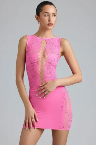 Bluză cu guler înalt, cu șireturi și ornamente, Gracie, în roz bubblegum Bluză cu guler înalt, cu șireturi și ornamente, Gracie, în roz bubblegum