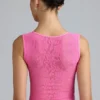 Bluză cu guler înalt, cu șireturi și ornamente, Gracie, în roz bubblegum Bluză cu guler înalt, cu șireturi și ornamente, Gracie, în roz bubblegum