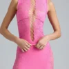 Bluză cu guler înalt, cu șireturi și ornamente, Gracie, în roz bubblegum Bluză cu guler înalt, cu șireturi și ornamente, Gracie, în roz bubblegum