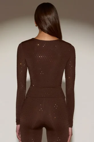 bluz cu guler rotund i mneci lungi cu ornamente model venia n culoarea ciocolatiu 2 330x495 - Bluză cu guler rotund și m&acirc;neci lungi, cu ornamente, model Venia, &icirc;n culoarea ciocolatiu