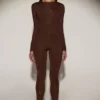 Bluză cu guler rotund și mâneci lungi, cu ornamente, model Venia, în culoarea ciocolatiu Bluză cu guler rotund și mâneci lungi, cu ornamente, model Venia, în culoarea ciocolatiu