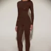 Bluză cu guler rotund și mâneci lungi, cu ornamente, model Venia, în culoarea ciocolatiu Bluză cu guler rotund și mâneci lungi, cu ornamente, model Venia, în culoarea ciocolatiu