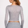 Bluză cu mâneci lungi și decolteu adânc din jersey transparent Liah, în culoarea gri Bluză cu mâneci lungi și decolteu adânc din jersey transparent Liah, în culoarea gri
