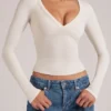 Bluză cu mâneci lungi și decolteu în V Zyra în culoarea Ivory Bluză cu mâneci lungi și decolteu în V Zyra în culoarea Ivory