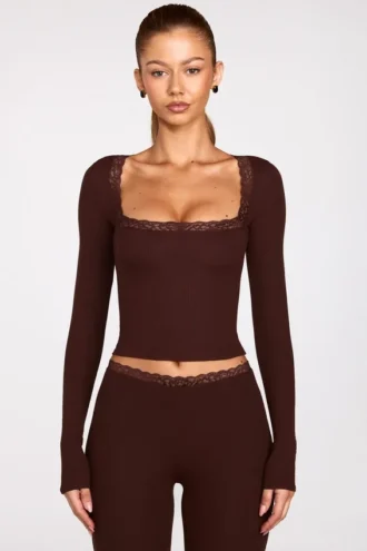 Bluză cu mâneci lungi și guler pătrat, din modal cu nervuri, Retta, în culoarea ciocolatiu Bluză cu mâneci lungi și guler pătrat, din modal cu nervuri, Retta, în culoarea ciocolatiu