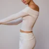 Bluză transparentă cu umerii goi și mâneci lungi, de culoare alb moale Bluză transparentă cu umerii goi și mâneci lungi, de culoare alb moale