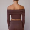 Bluză transparentă cu umerii goi și mâneci lungi, în culoarea maro taupe
