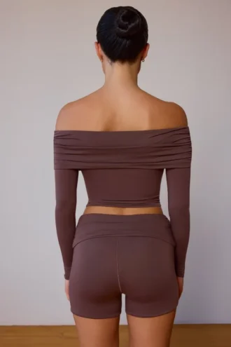 Bluză transparentă cu umerii goi și mâneci lungi, în culoarea maro taupe