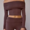 Bluză transparentă cu umerii goi și mâneci lungi, în culoarea maro taupe