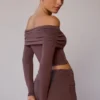 Bluză transparentă cu umerii goi și mâneci lungi, în culoarea maro taupe