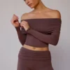 Bluză transparentă cu umerii goi și mâneci lungi, în culoarea maro taupe