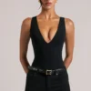 Body Rumi cu decolteu adânc și gât halter, negru Body Rumi cu decolteu adânc și gât halter, negru