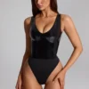 Body Siana din vinil lucios cu decolteu adânc, negru Body Siana din vinil lucios cu decolteu adânc, negru
