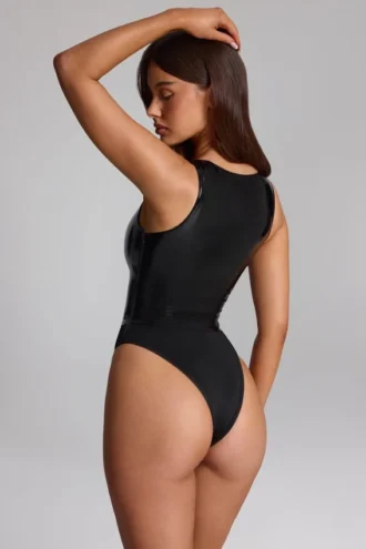 Body Siana din vinil lucios cu decolteu adânc, negru