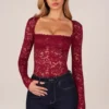 Body-ul cu mâneci lungi și dantelă Letizia, în roșu cireș Body-ul cu mâneci lungi și dantelă Letizia, în roșu cireș