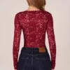 Body-ul cu mâneci lungi și dantelă Letizia, în roșu cireș Body-ul cu mâneci lungi și dantelă Letizia, în roșu cireș