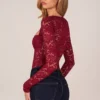 Body-ul cu mâneci lungi și dantelă Letizia, în roșu cireș Body-ul cu mâneci lungi și dantelă Letizia, în roșu cireș
