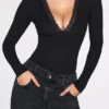 Body-ul cu mâneci lungi și decolteu adânc, din modal cu nervuri, model Verity, negru