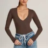 Body-ul cu mâneci lungi și decolteu adânc Elodie din modal, culoare maro ciocolată
