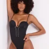 Body-ul de corset din satin cu decolteu adânc și șireturi Yelda, negru