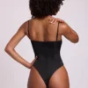 Body-ul de corset din satin cu decolteu adânc și șireturi Yelda, negru