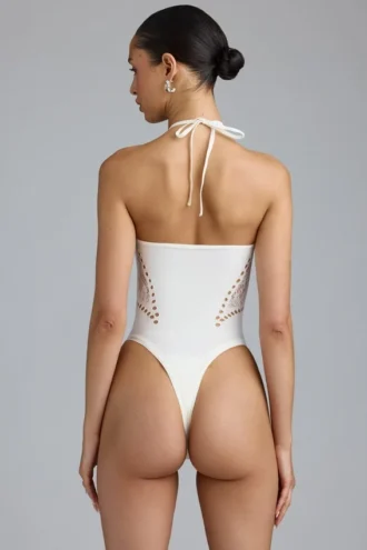 Body-ul de vară cu șnururi și gât halter, de culoare ivoriu