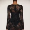 Body-ul mini corset Jovie din plasă transparentă cu ornamente, în culoarea neagră Body-ul mini corset Jovie din plasă transparentă cu ornamente, în culoarea neagră