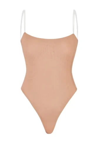 Body-ul tanga cu bretele invizibile din plasă moale Intimates, culoare piersică caldă