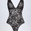 Body Zayla din dantelă transparentă cu decolteu adânc și margini festonate, negru Body Zayla din dantelă transparentă cu decolteu adânc și margini festonate, negru