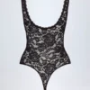 Body Zayla din dantelă transparentă cu decolteu adânc și margini festonate, negru Body Zayla din dantelă transparentă cu decolteu adânc și margini festonate, negru