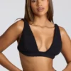 Braletă din fleece cu decolteu în V, de culoare neagră Braletă din fleece cu decolteu în V, de culoare neagră