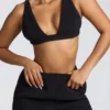 Braletă din fleece cu decolteu în V, de culoare neagră Braletă din fleece cu decolteu în V, de culoare neagră