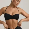 Braletă Jerika din jersey elastic cu detalii metalice și gât halter, în negru Braletă Jerika din jersey elastic cu detalii metalice și gât halter, în negru