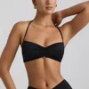 Braletă Jerika din jersey elastic cu detalii metalice și gât halter, în negru Braletă Jerika din jersey elastic cu detalii metalice și gât halter, în negru