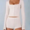 Pantaloni scurți din tricot Amoura, talie medie, culoare ivoriu Pantaloni scurți din tricot Amoura, talie medie, culoare ivoriu