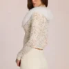 Cardigan Solaya din dantelă cu bordură din blană artificială, de culoare ivoriu Cardigan Solaya din dantelă cu bordură din blană artificială, de culoare ivoriu