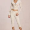 Cardigan Solaya din dantelă cu bordură din blană artificială, de culoare ivoriu Cardigan Solaya din dantelă cu bordură din blană artificială, de culoare ivoriu