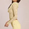 Cardigan Solaya din dantelă cu bordură din blană artificială, în culoarea galben lămâie Cardigan Solaya din dantelă cu bordură din blană artificială, în culoarea galben lămâie