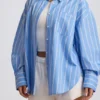 Cămașă oversized din poplin de bumbac cu dungi, în dungi albastre Cămașă oversized din poplin de bumbac cu dungi, în dungi albastre