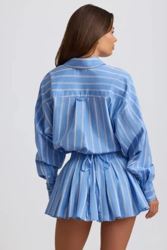 Pantaloni scurți plisați din poplin de bumbac cu dungi albastre