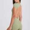 Costum cu spate decupat în culoarea Matcha Costum cu spate decupat în culoarea Matcha