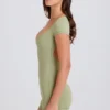 Costum cu spate decupat în culoarea Matcha Costum cu spate decupat în culoarea Matcha
